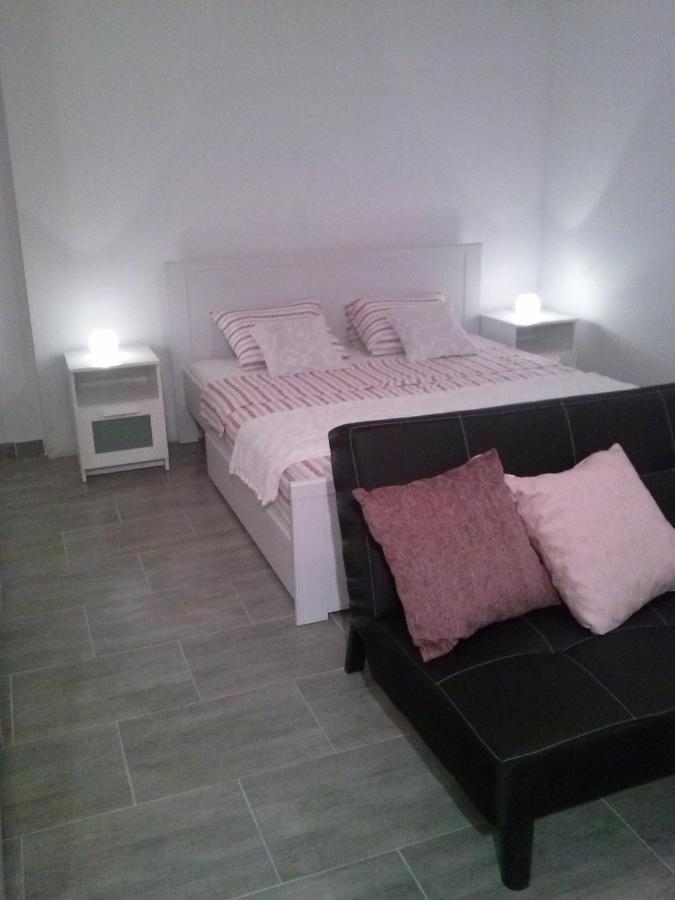 Apartments By The Sea Martinscica, Cres - 14334 외부 사진