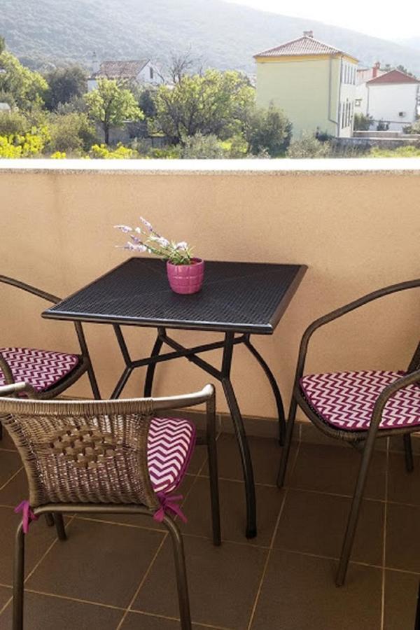 Apartments By The Sea Martinscica, Cres - 14334 외부 사진